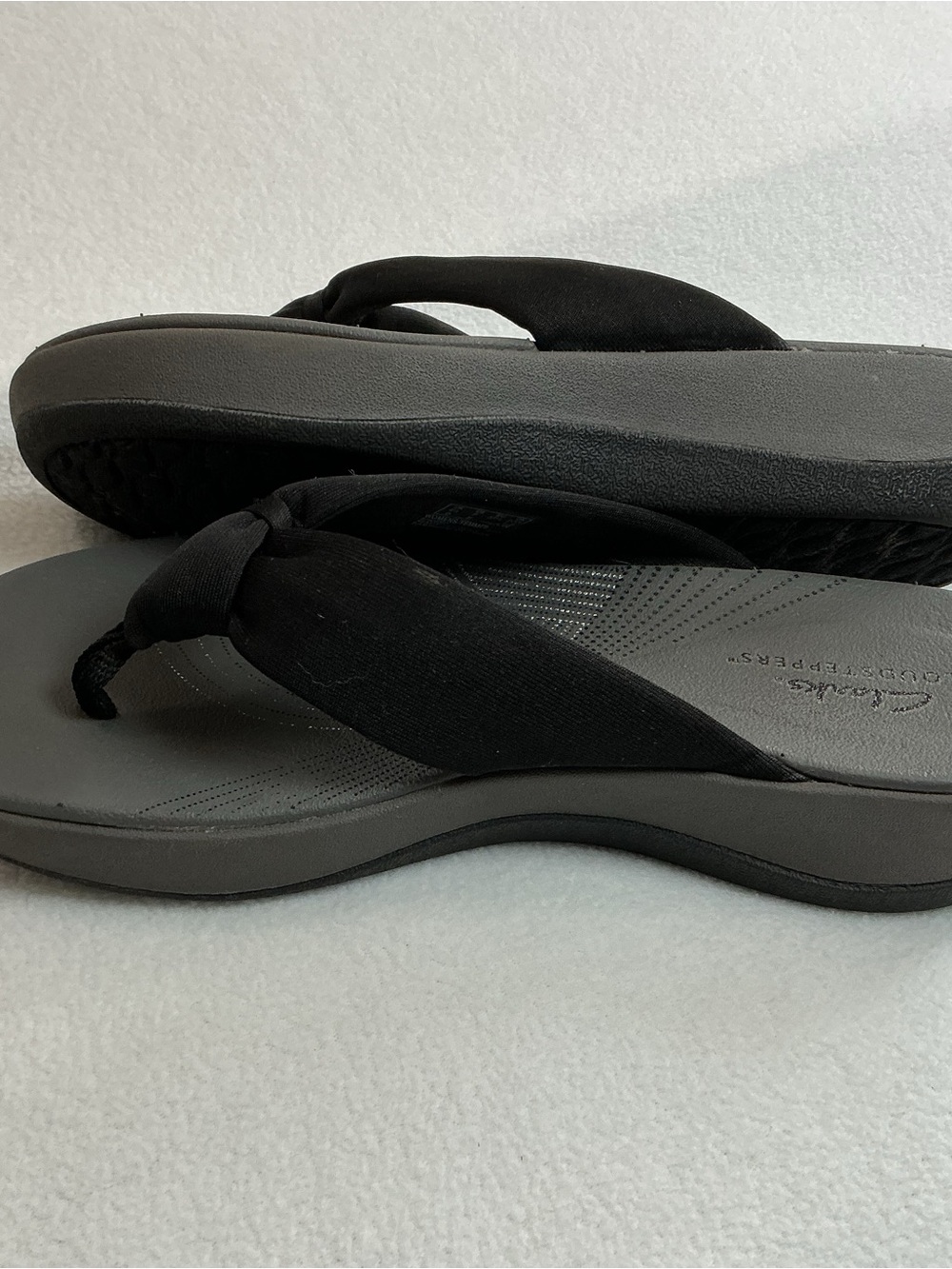 Clarks Cloudsteppers Black  Stretch Thong Sandals Wedge Flip Flop Women's 7 M - Picture 4 of 7